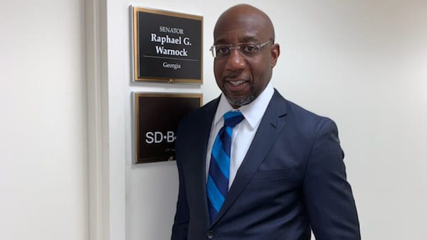 Der demokratische Senator Raphael Warnock nach seiner Vereidigung am 22. Januar 2021