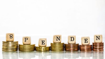 Rund 19 Millionen Menschen haben 2020 Geld an gemeinnützige Organisationen oder Kirchen gespendet