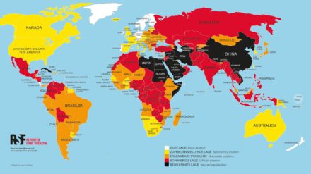 Auf der „Weltkarte der Pressefreiheit“ sind Länder (darunter Saudi-Arabien), in denen den Lage der Pressefreiheit als „sehr ernst“ eingestuft wird, mit der Farbe Schwarz gekennzeichnet
