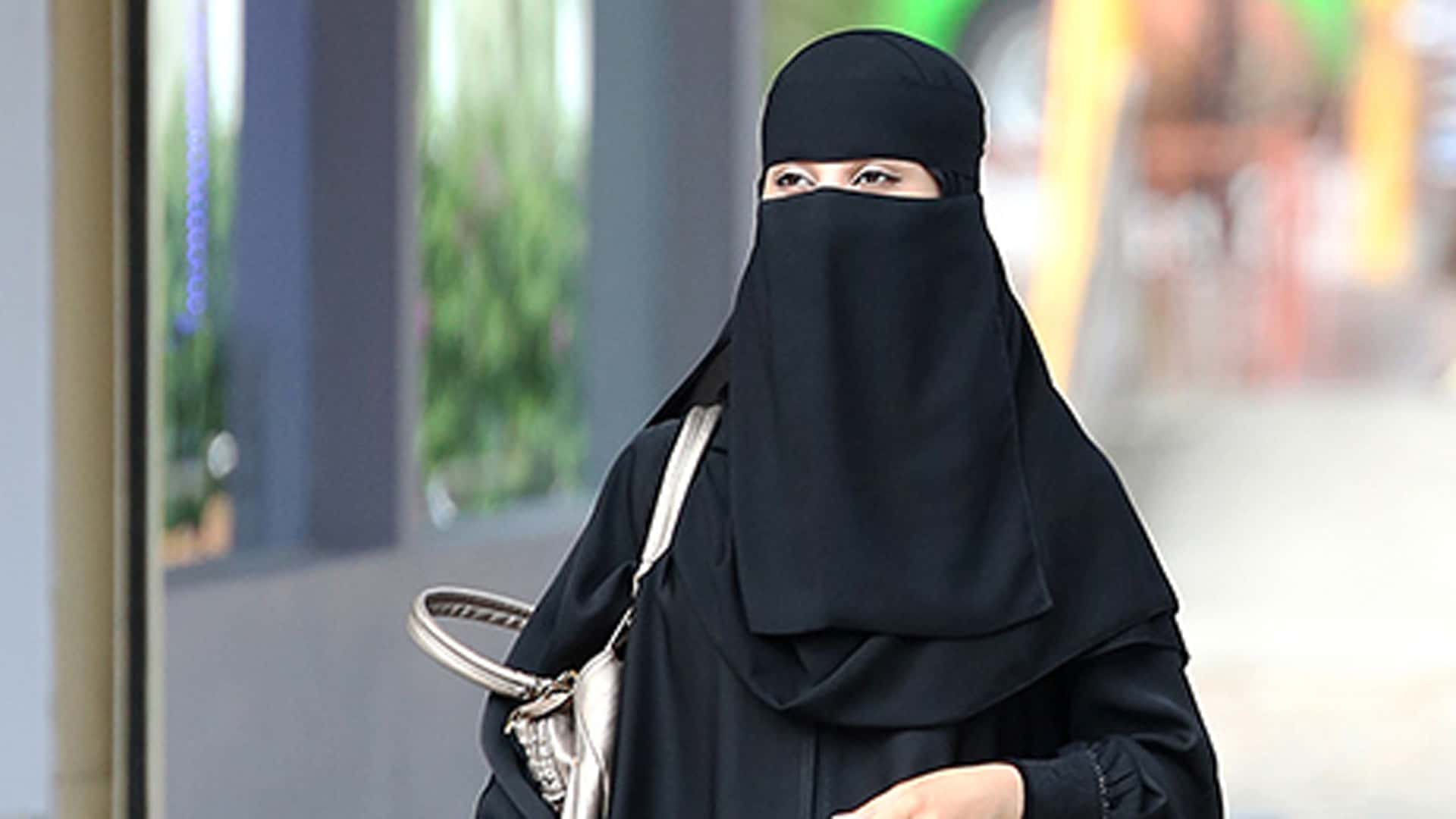 In der Schweiz müssen muslimische Frauen zukünftig auf die Verhüllung des Gesichts im öffentlichen Raum verzichten