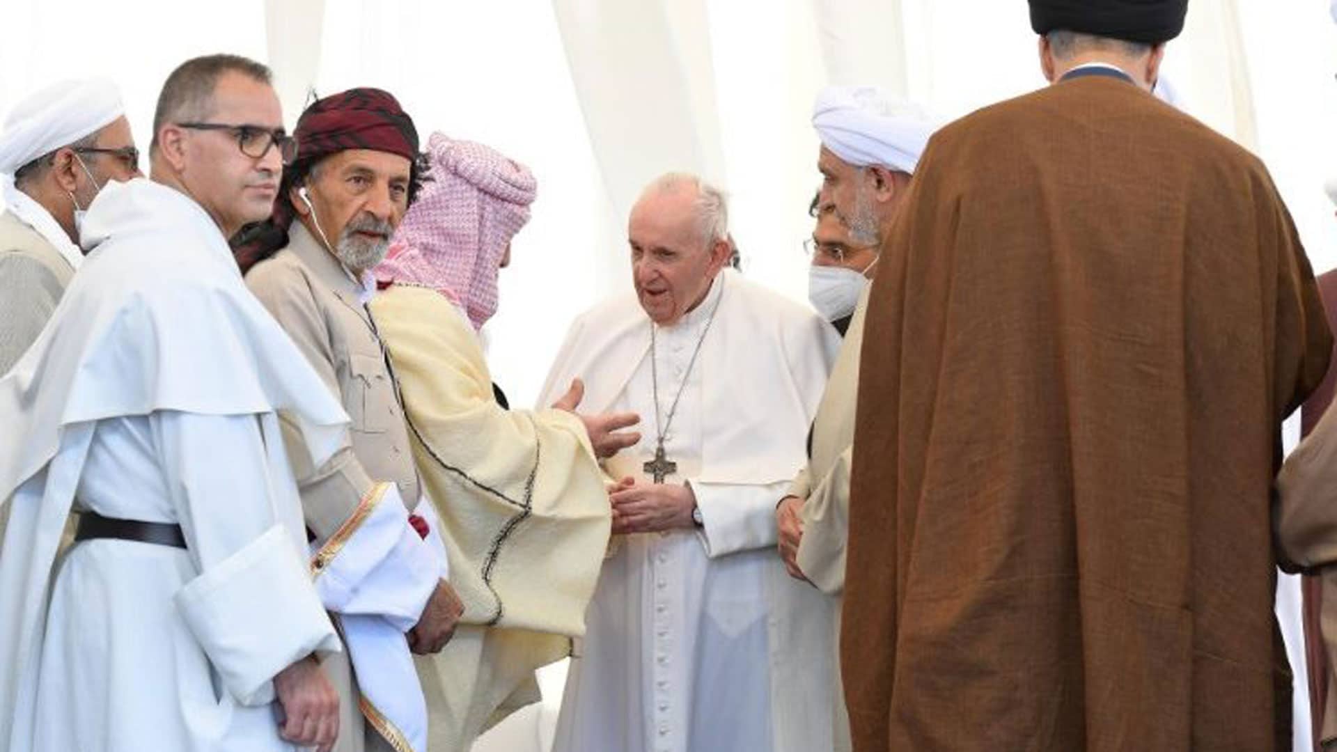 Papst Franziskus bei einem Treffen mit Vertretern anderer Religionen in Ur, der Heimat Abrahams