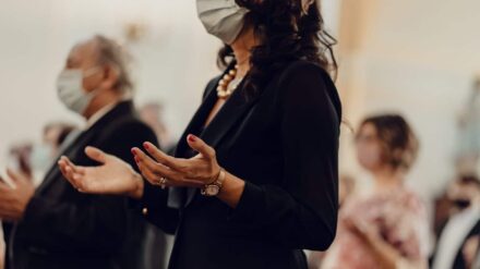 Frau Kirche Maske