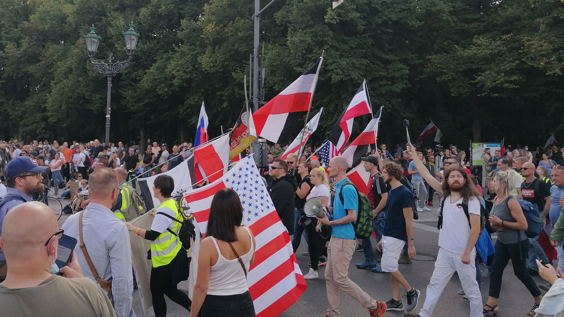 Demo mit Rechtsextremen