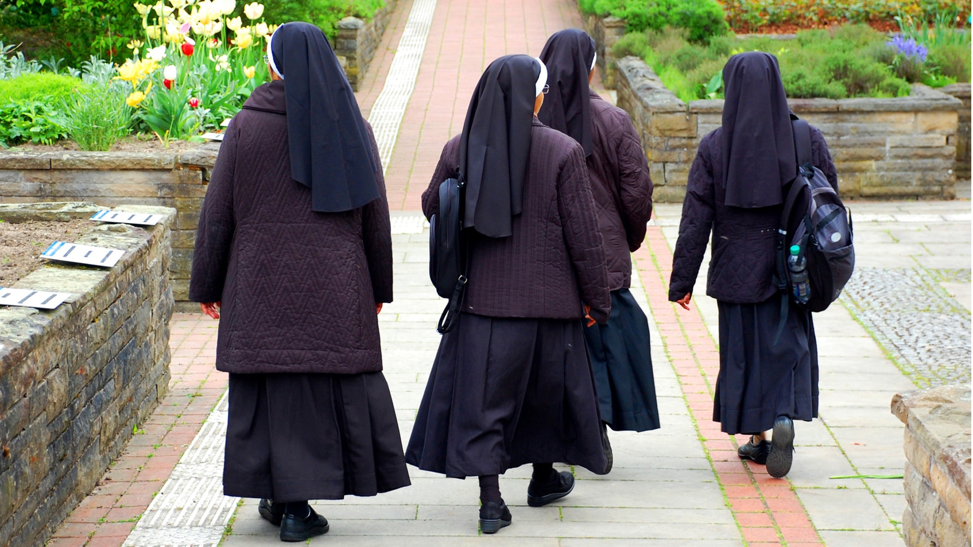 Nonnen in Ordenstracht