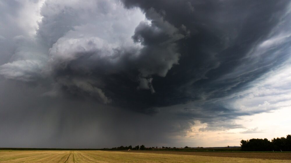 Dunkle Wolken, Unwetter