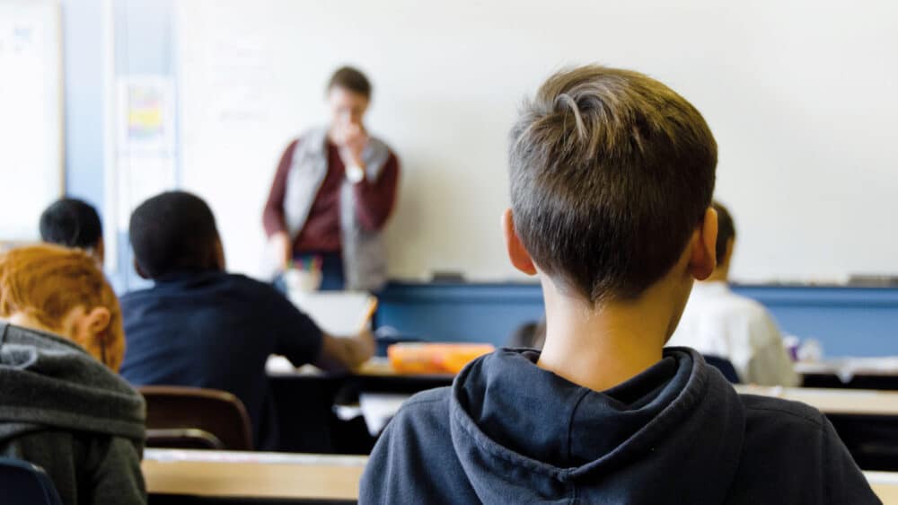 Kinder in einem Klassenraum