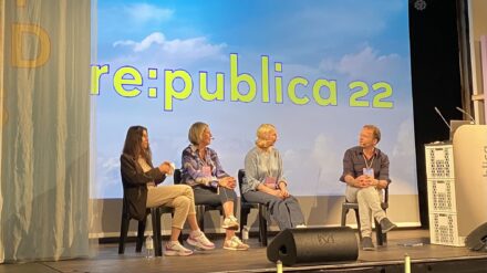 Georg Restle, Ina Ruck, Katja Goncharova und Katrin Eigendorf auf der re:publica 2022 in Berlin