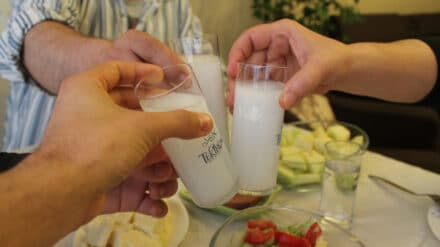 Das türkische Nationalgetränk Raki ist sehr beliebt
