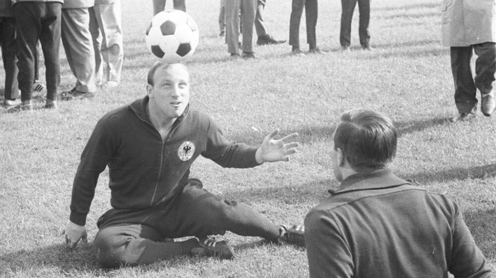 Uwe Seeler, Fußball