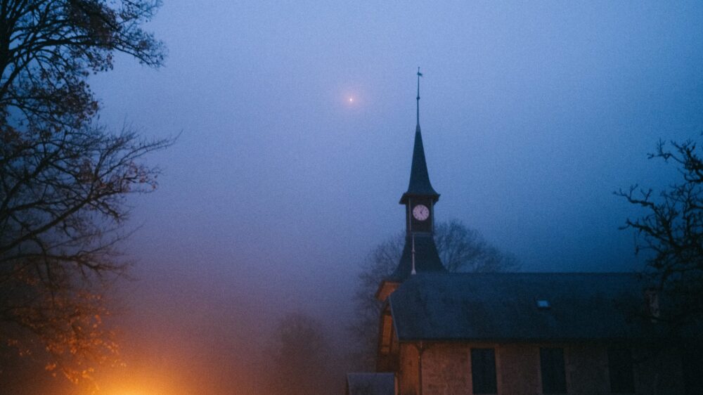 Kirche, Nebel, Mond, Nacht