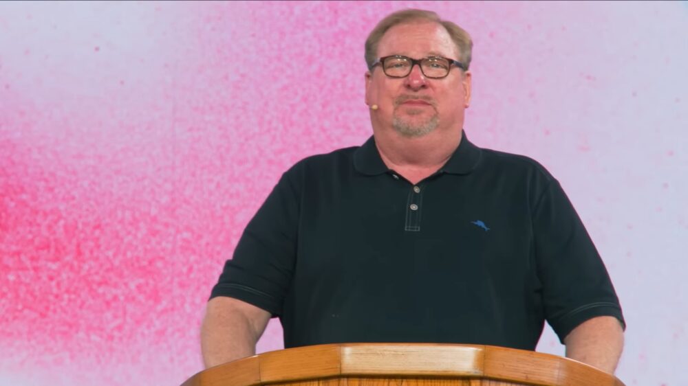 Rick Warren am Pult seiner Saddleback Church