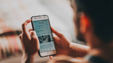 Smartphone Google Nachrichten