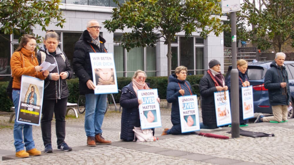 Mahnwache Abtreibungsgegner Lebensschützer Profamilia