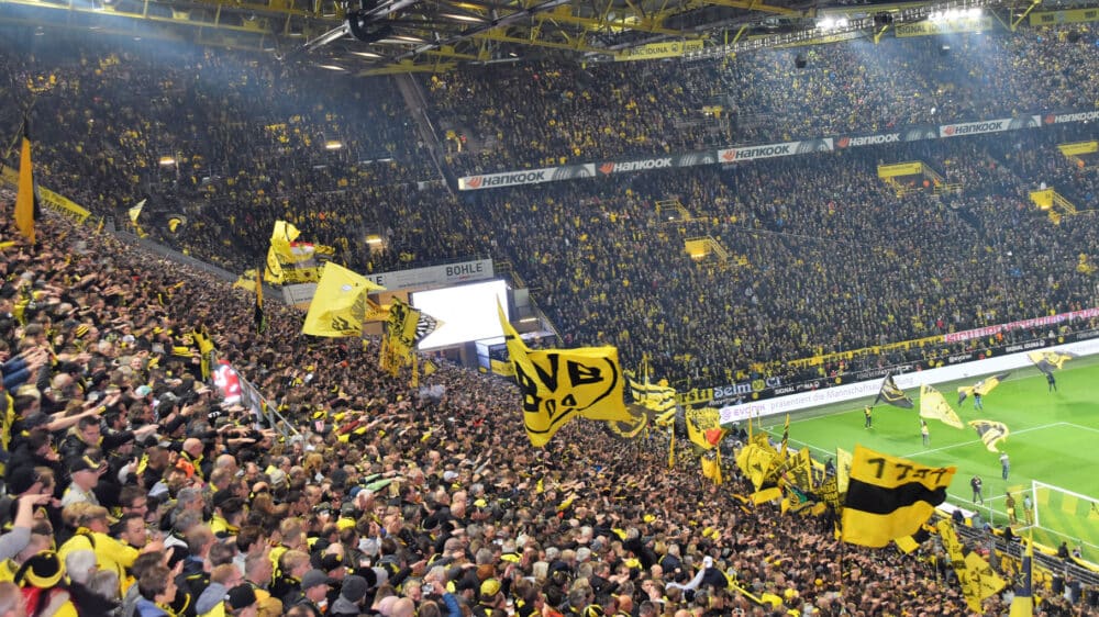 Fans von Borussia Dortmund sprechen sich gegen einen Transfer von Felix Nmcha aus