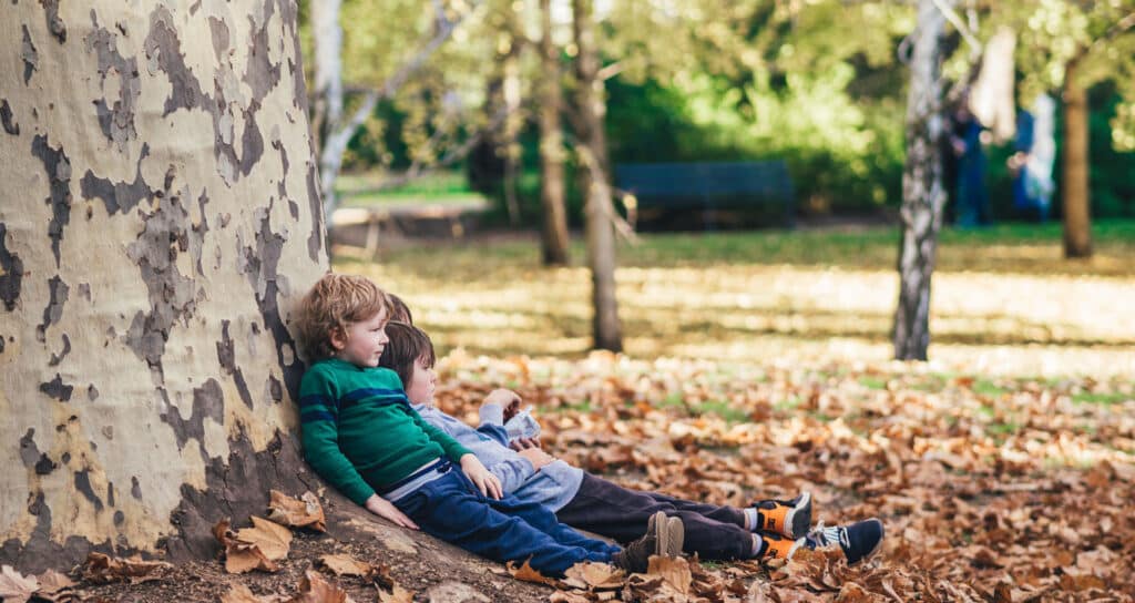 Kindern Erlebnisse draußen in der Natur zu ermöglichen, sollte ein Ansatz von Eltern sein.