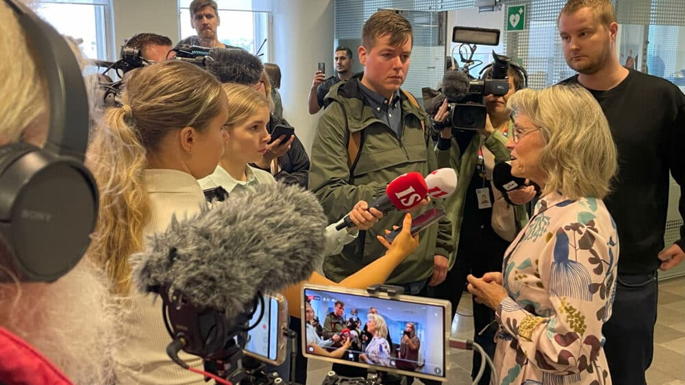 Die finnische Politikerin zeigt sich gegenüber den Pressevertretern erleichtert über das Urteil