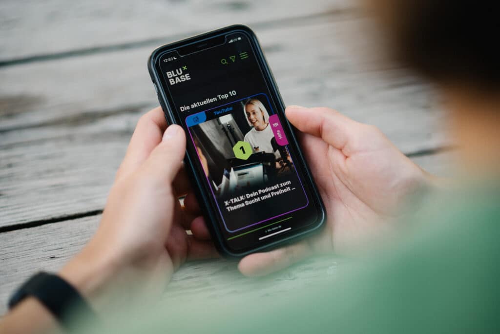 Das neue Online-Portal blu:base des Blauen Kreuzes