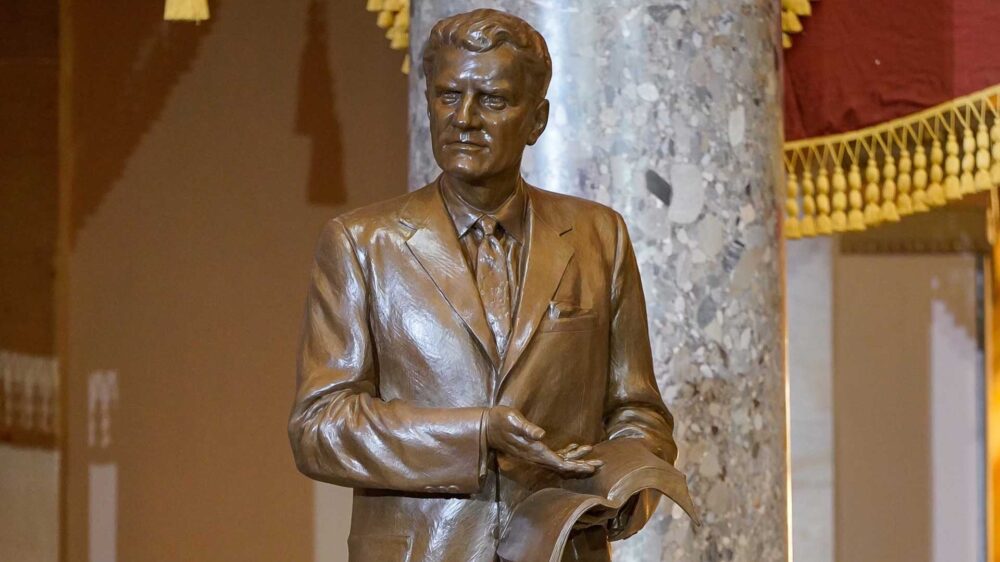 Billy-Graham-Statue