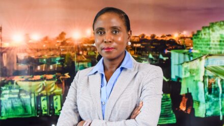 Catherine Kyobutungi schaut in die Kamera
