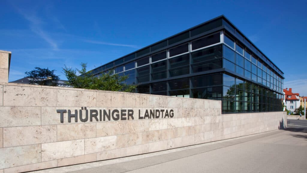 Der thüringische Landtag befindet sich in der Hauptstadt Erfurt (Foto: Thüringer Landtag/Michael Reichel)