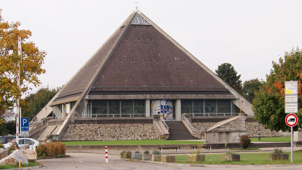 Die Autobahnkirche in Baden-Baden ist eine von 45 Möglichkeiten, sich eine Auszeit an der Autobahn zu gönnen