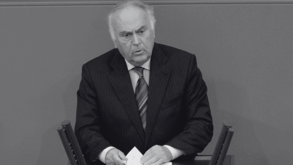 Wolfgang Böhmer bei einer Rede im Bundestag 2010