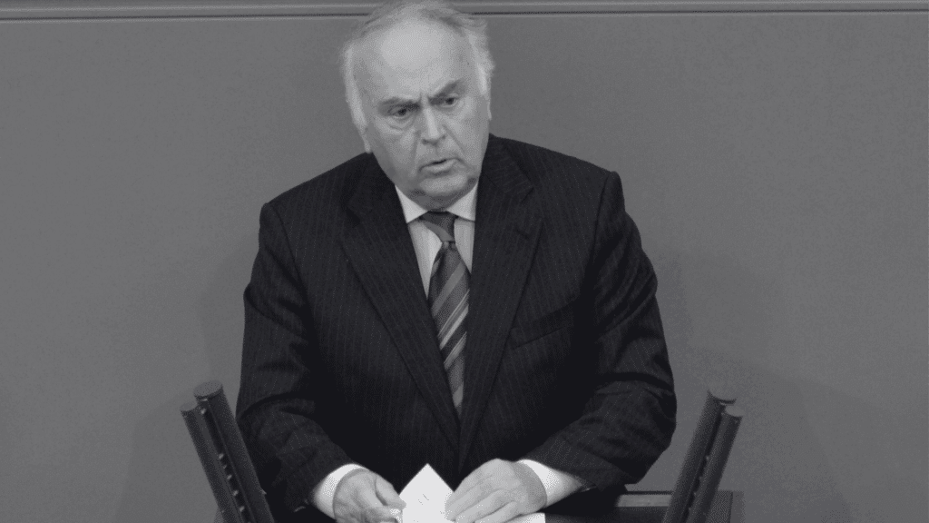 Wolfgang Böhmer bei einer Rede im Bundestag 2010