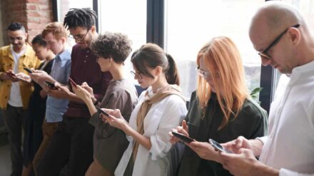 Menschen mit Smartphone, Social Media