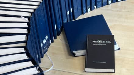 Die Luther-Bibel gibt es auch in Braille-Schrift