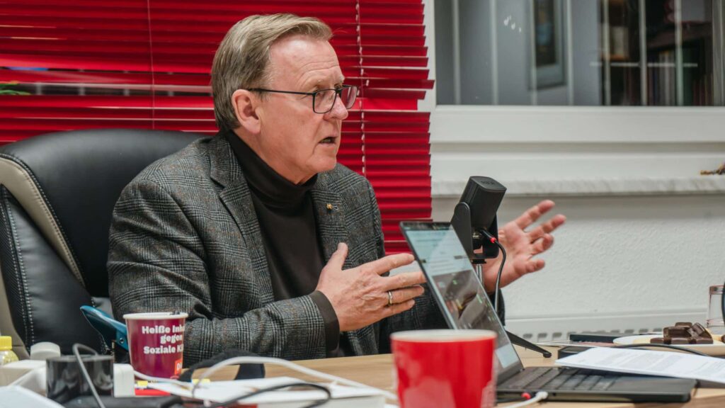 Porträt von Bodo Ramelow in seinem Wahlkreisbüro in Erfurt