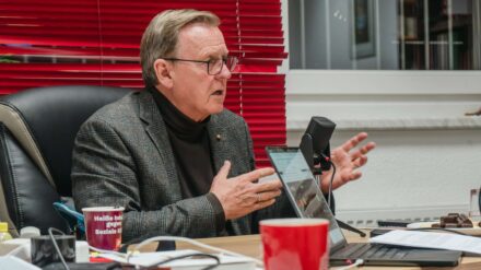 Porträt von Bodo Ramelow in seinem Wahlkreisbüro in Erfurt