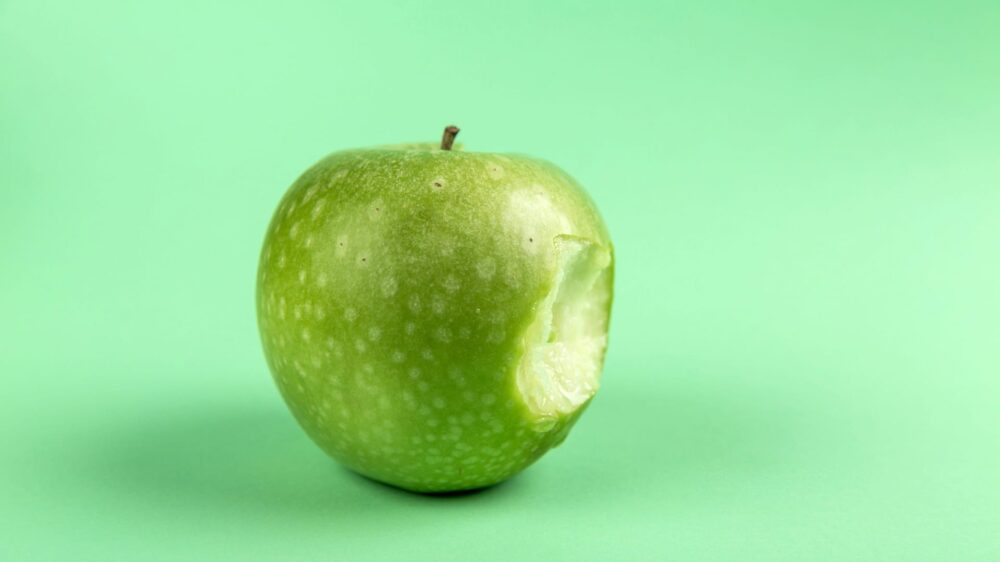 Angebissener Apfel