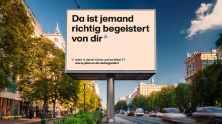 Großflächenplakat der bundesweiten Glaubenskampagne von Bibel TV