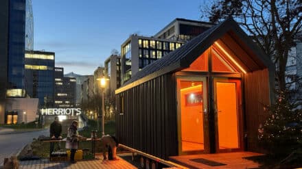 Mitten im Frankfurter Stadtteil Niederrad steht die neue Tiny Church