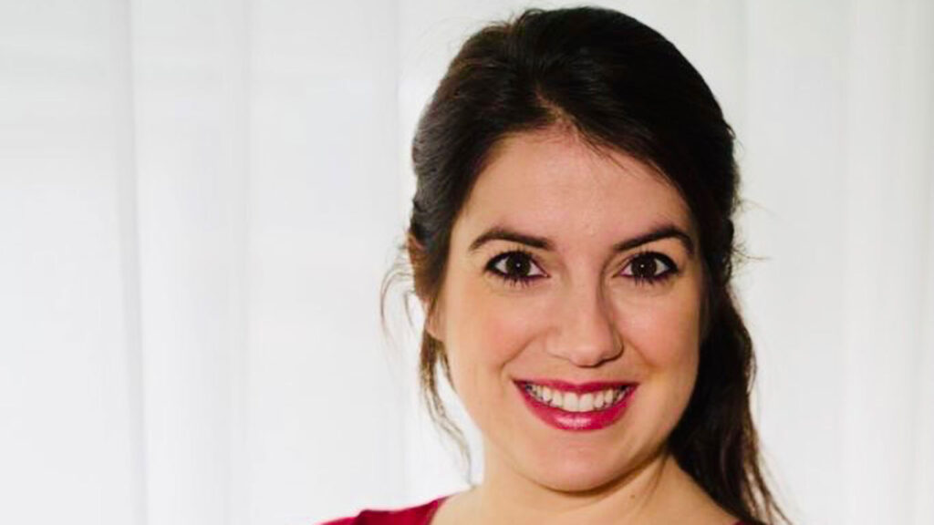 Maria Brasser beschäftigt sich wissenschaftlich intensiv mit dem Gehirn und hilft Menschen, es in verschiedenen Lebensphasen fit zu halten