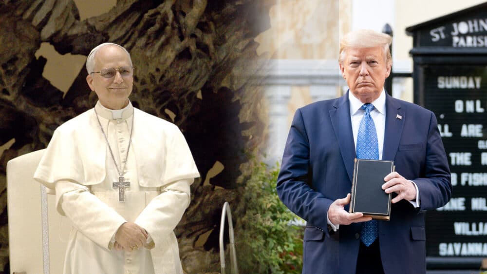 Eine Fotomontage von Papst Leo auf der linken und Donald Trump auf der rechten Seite. Donald Trump hält eine Bibel in die Kamera und schaut grimmig.