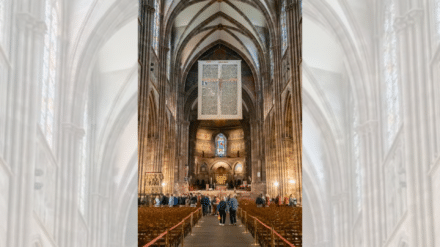Die größte Bibelseite der Welt im Straßburger Münster