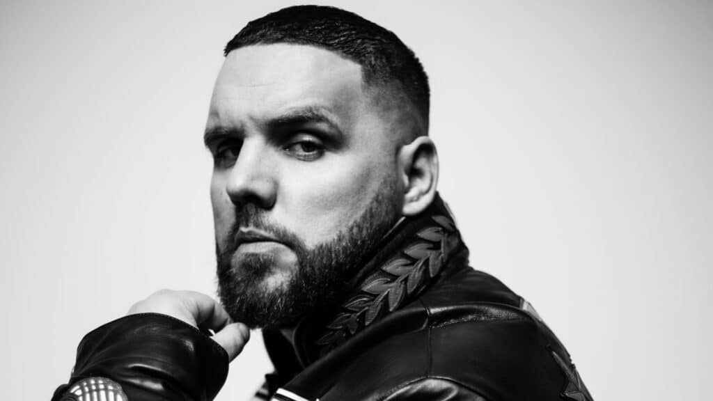 Der Gangster-Rapper Fler findet Halt im christlichen Glauben und Jesus ziemlich cool