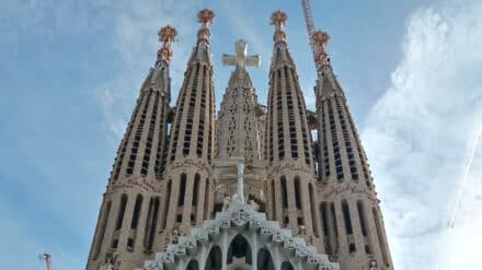 Sagrada Família, Blick auf die Passionsfassade, 2026
