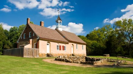 Das 1788 errichtete Gemeinhaus in Bethabara ist das letzte heute noch erhaltene Beispiel einer deutsch-amerikanischen Kirche aus dem 18. Jahrhundert.