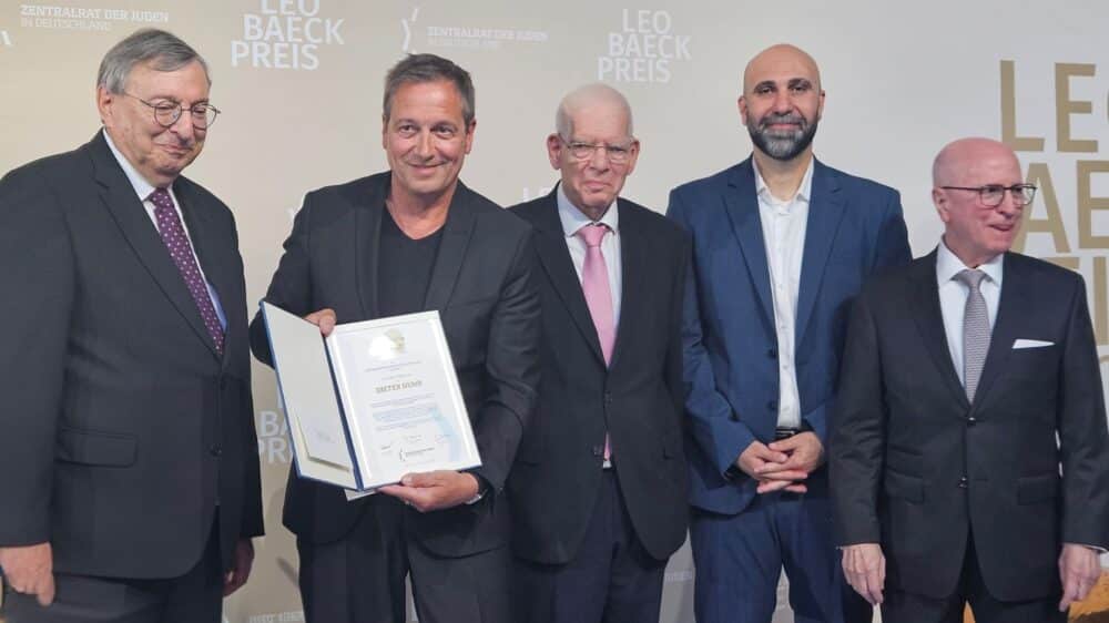 Feierliche Übergabe des Leo-Baeck-Preises durch den Zentralrat der Juden mit Vizepräsident Abraham Lehrer, Dieter Nuhr, Josef Schuster, Ahmad Mansour und Vizepräsident Mark Dainow (v.l.n.r.)