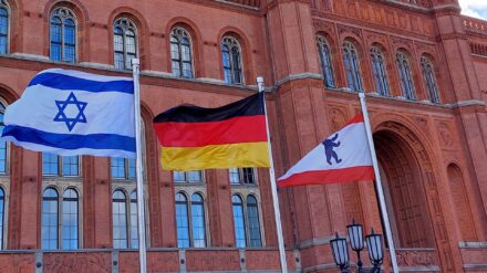 Rotes Rathaus_Israel-Flagge